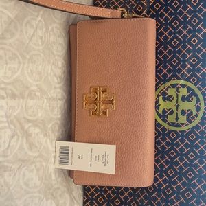 NWT Tory Burch Britten Smartphone Wallet